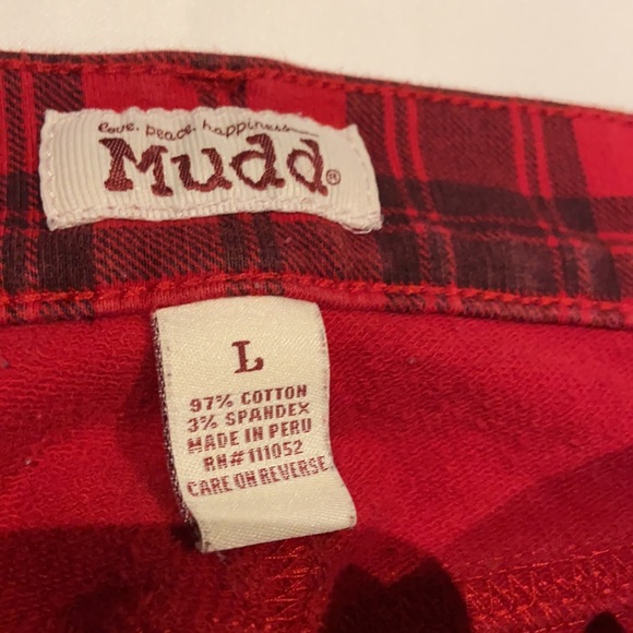 Women's Mudd Red checkered pants. It has a great stretch to it. Size: L - Picture 2 of 9